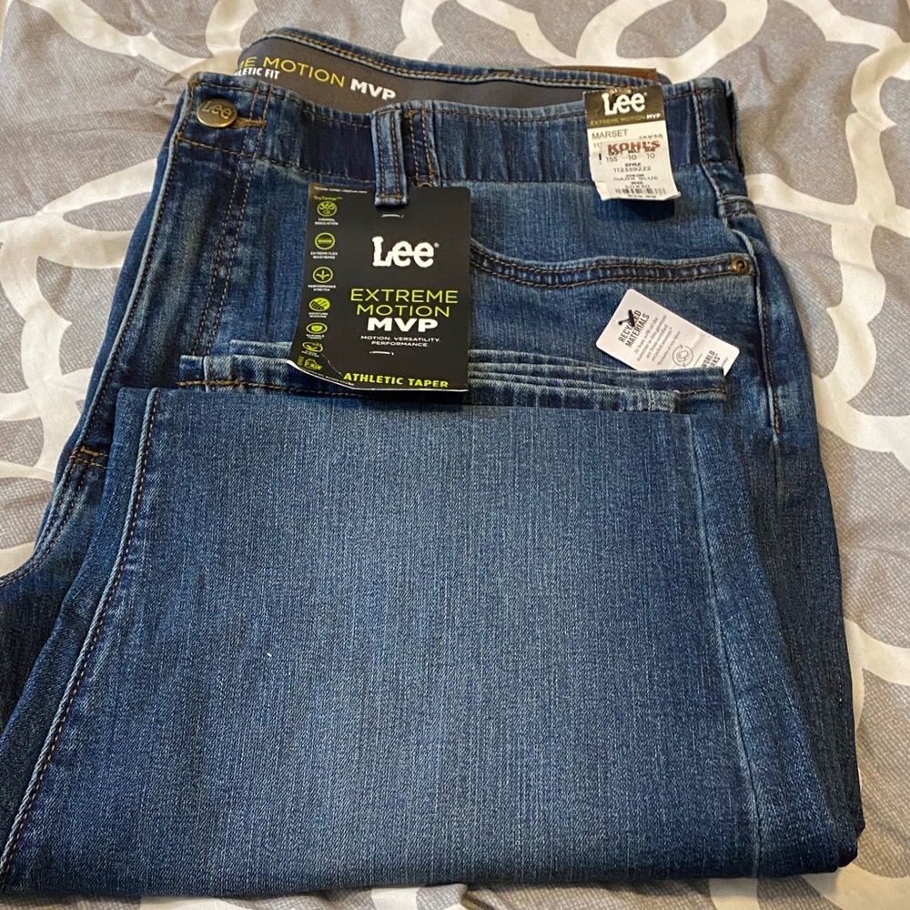 Lee Men's Relaxed Fit Dark Blue Jeans
